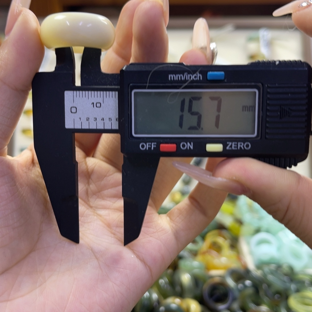 蛇纹石玉未镶嵌手镯15