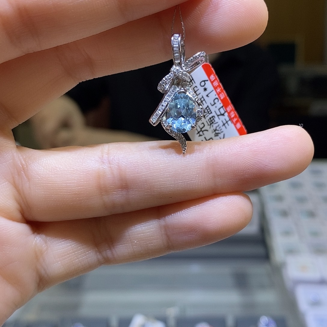 海蓝宝石吊坠(赠链)银S925镶嵌天然海蓝宝