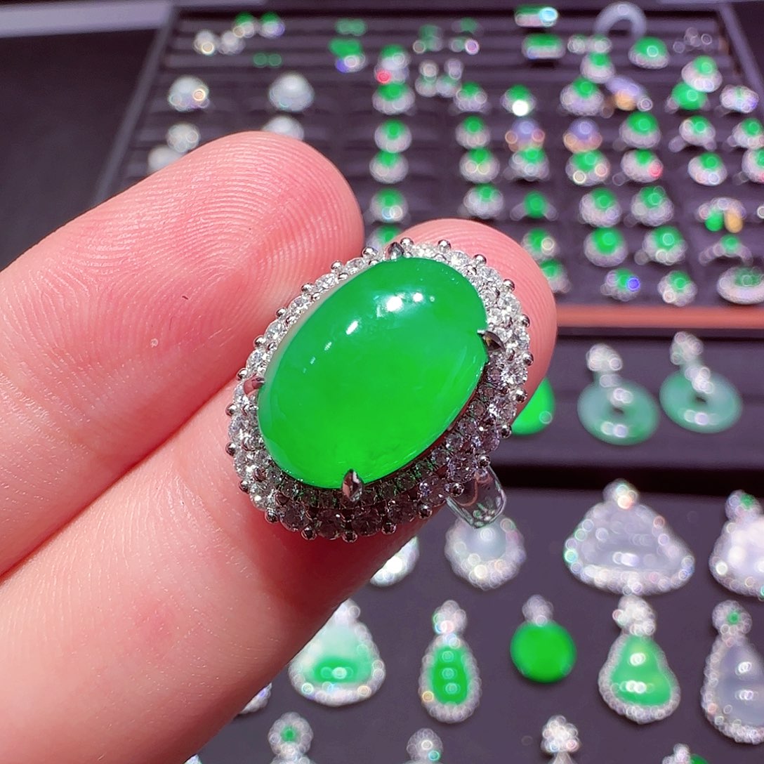 翡翠18K金镶嵌戒指