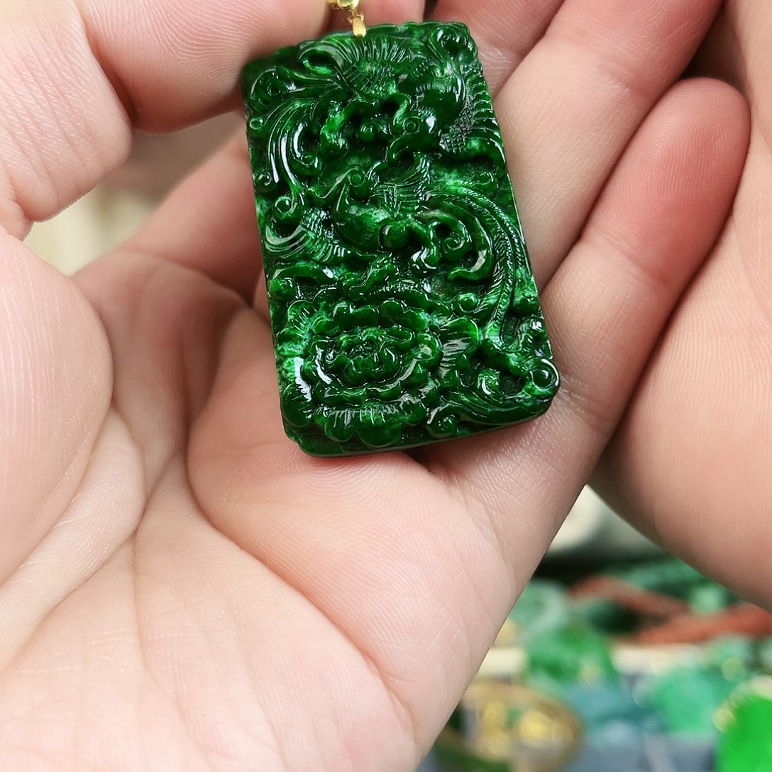 翡翠颈饰18K金镶嵌吊坠