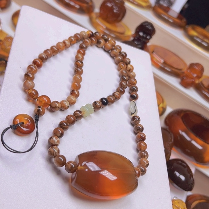 琥珀颈饰未镶嵌天然缅甸琥珀马蹄吊坠44.5克