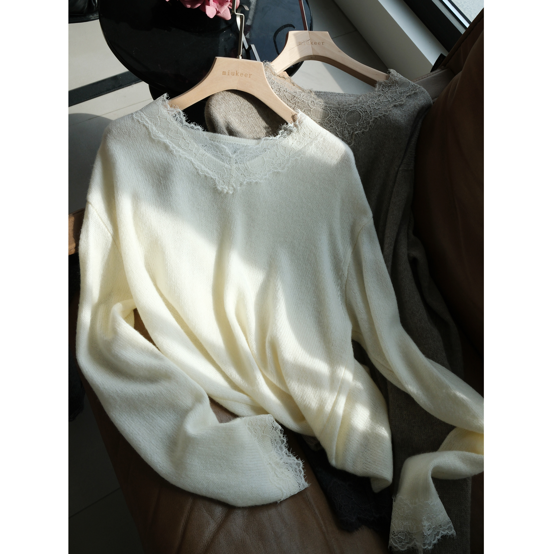 高端山羊绒毛衣慵懒风  法式优雅v领蕾丝拼接温柔打底衫 名媛毛衫