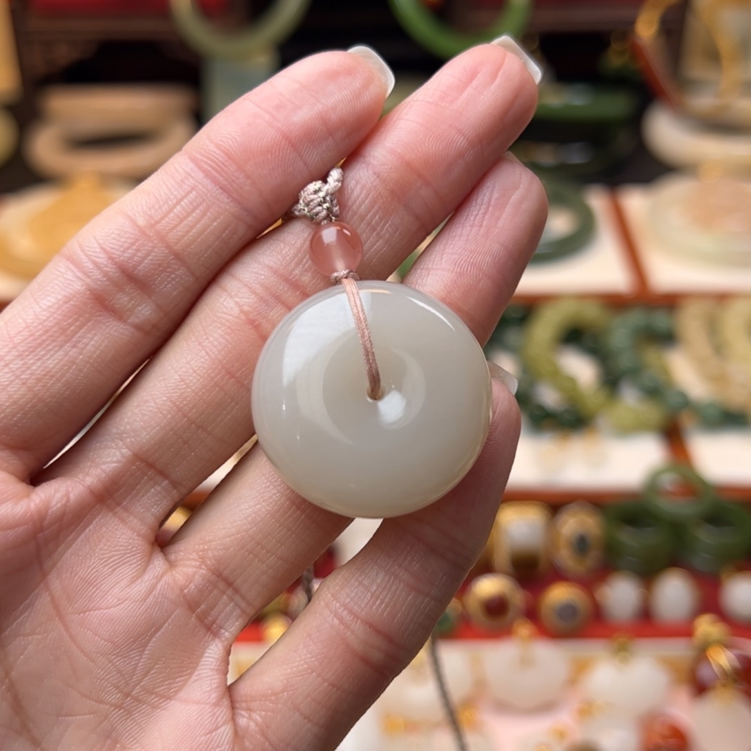 和田玉挂件未镶嵌布*