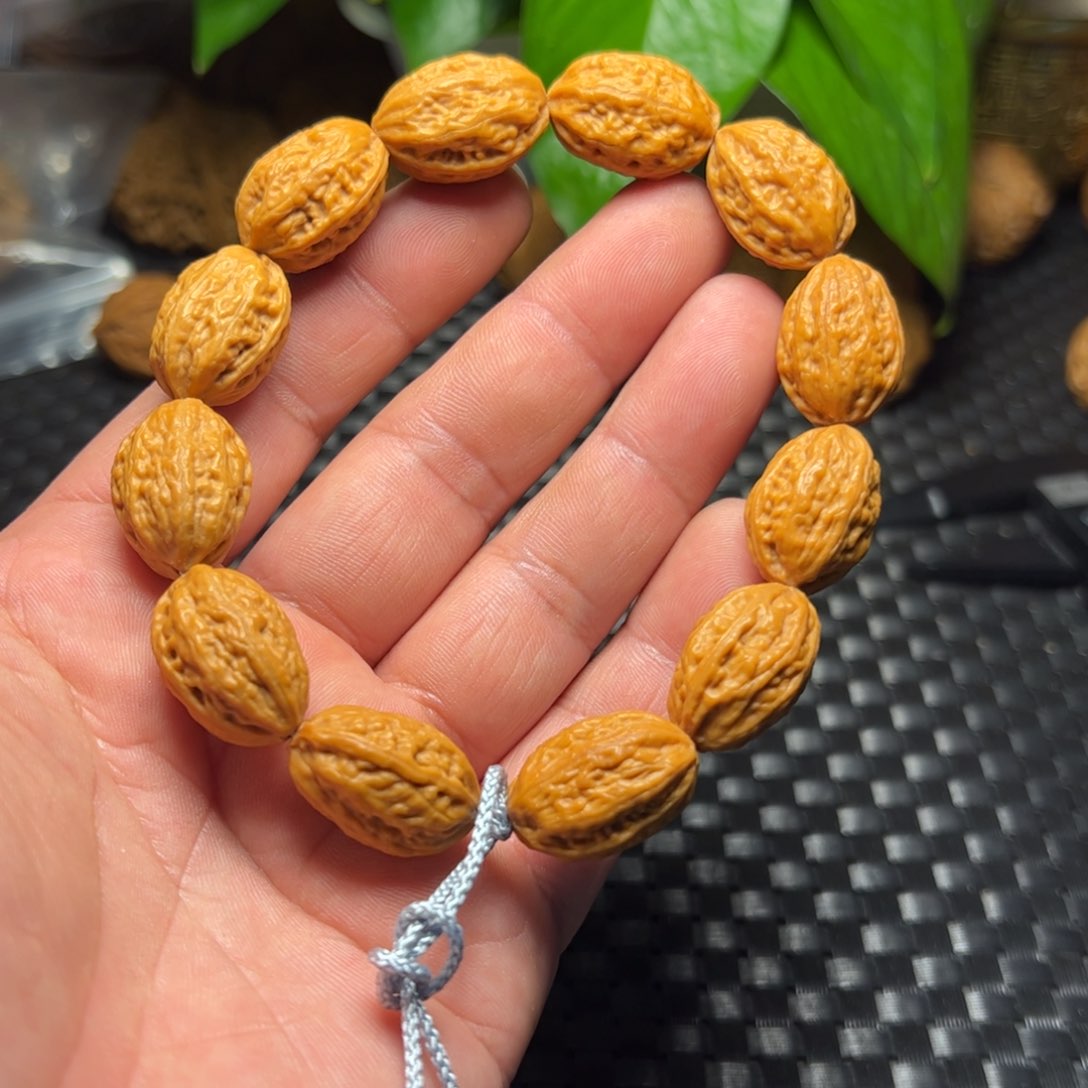 文玩核桃手串大枣16尺寸