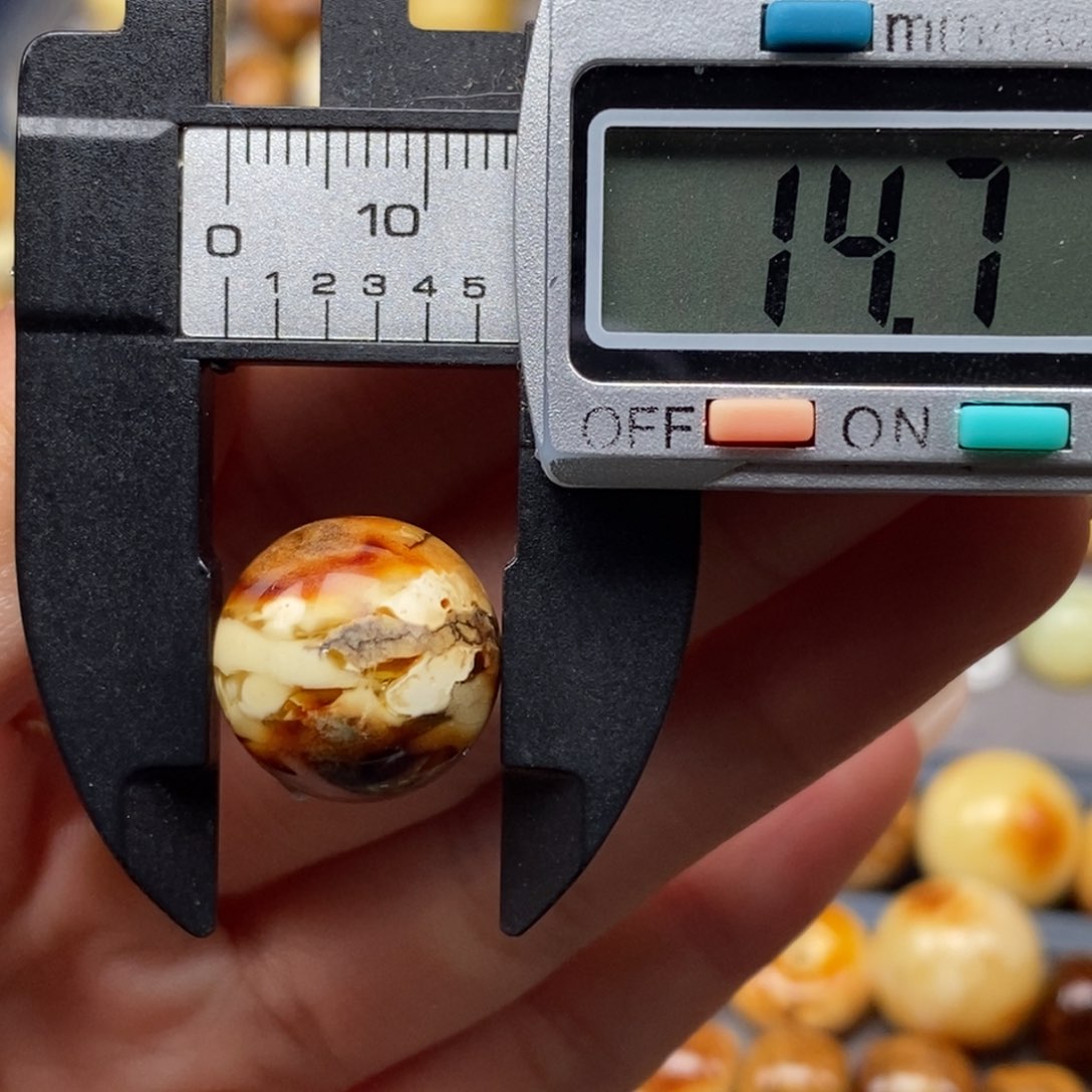 未镶嵌琥珀珠宝奇石