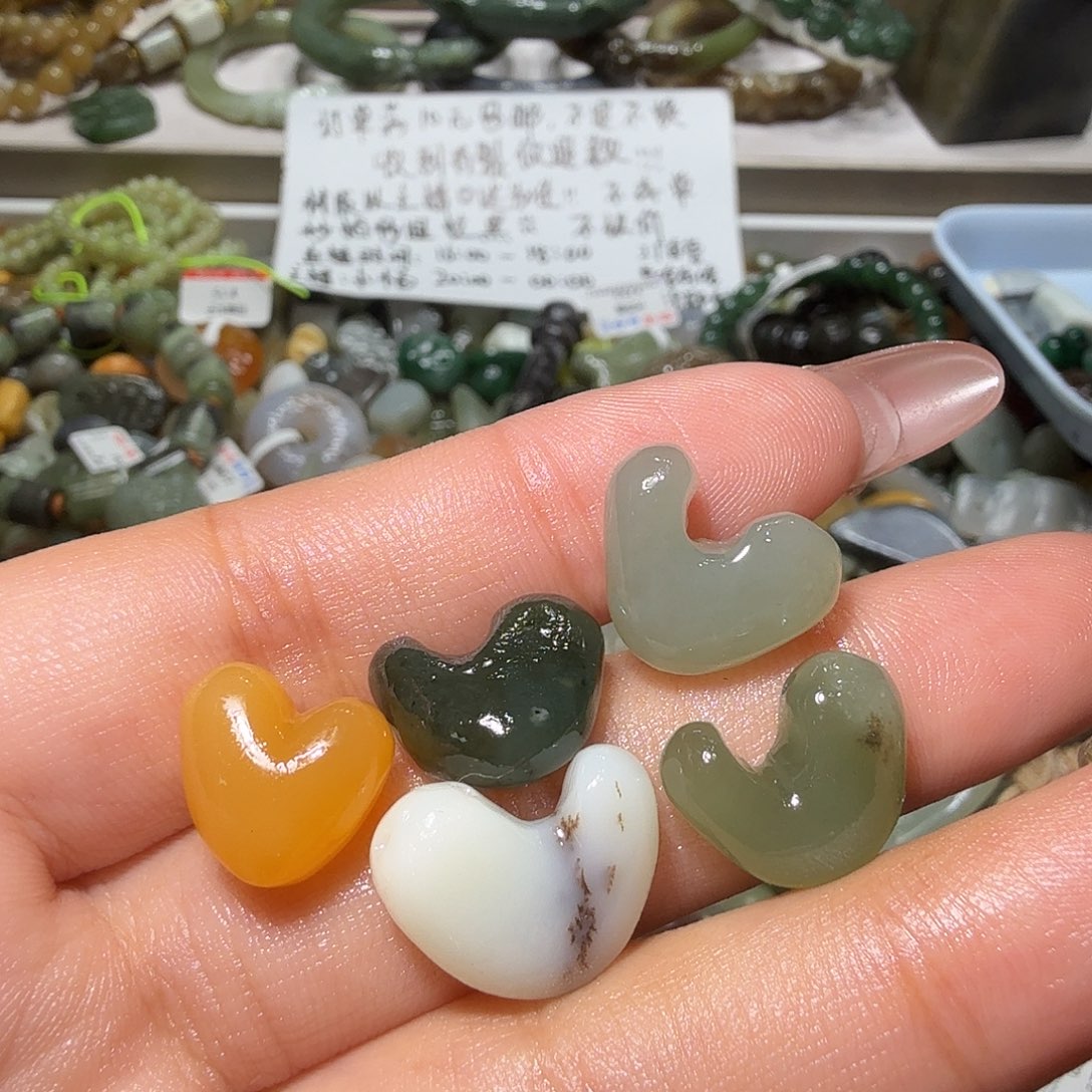 和田玉未镶嵌珠宝奇石