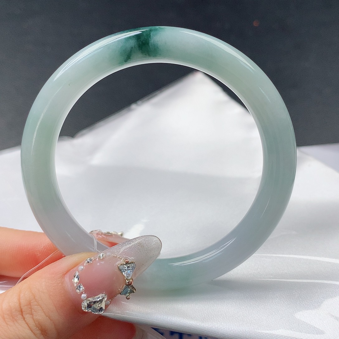 翡翠手镯未镶嵌0022圆56