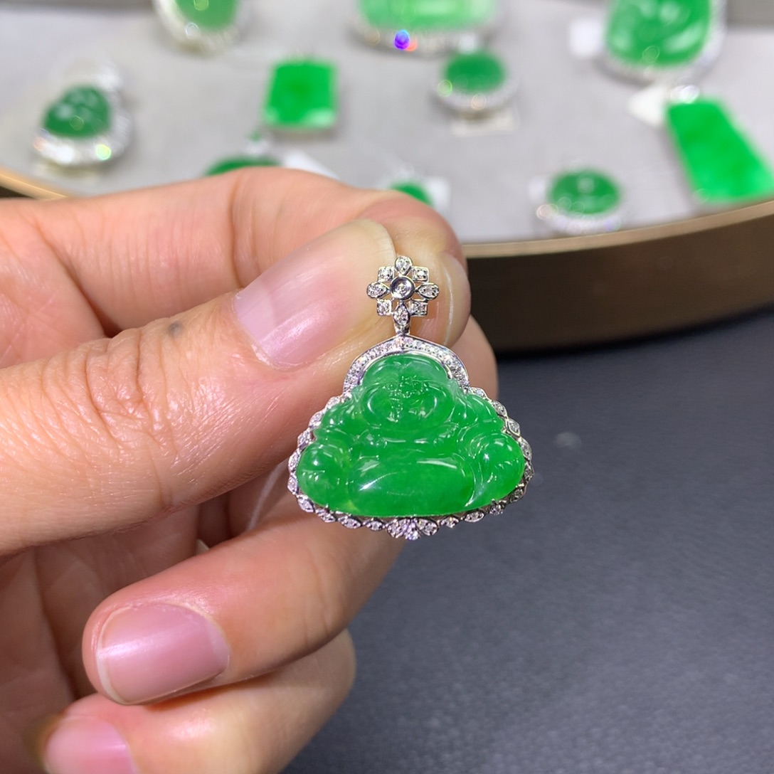 翡翠颈饰18K金镶嵌翡翠