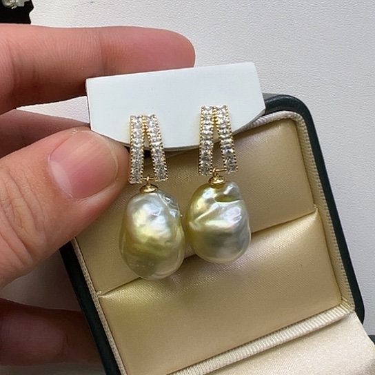 莱***子银S925镶嵌海水珍珠耳饰