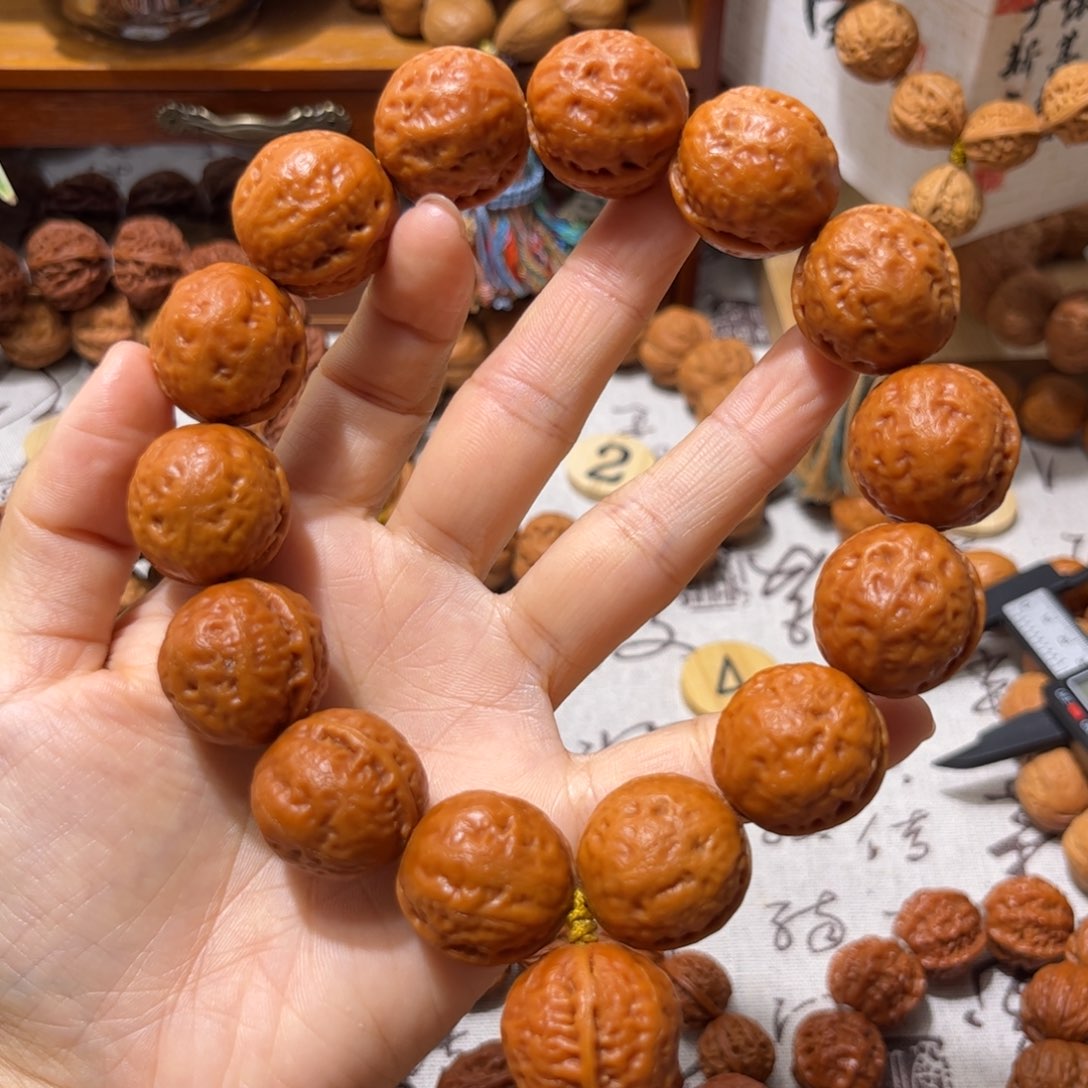 雨***后桃核吊坠足球光头