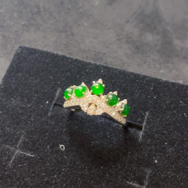 天然翡翠a货戒指排戒皇冠
