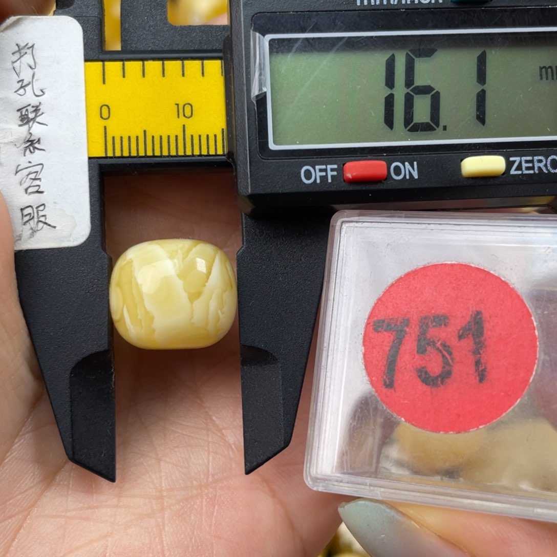 未镶嵌蜜蜡珠宝奇石
