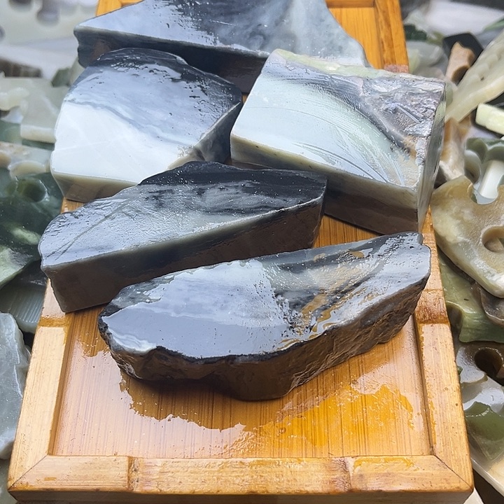 未镶嵌和田玉（糖玉）珠宝奇石南*