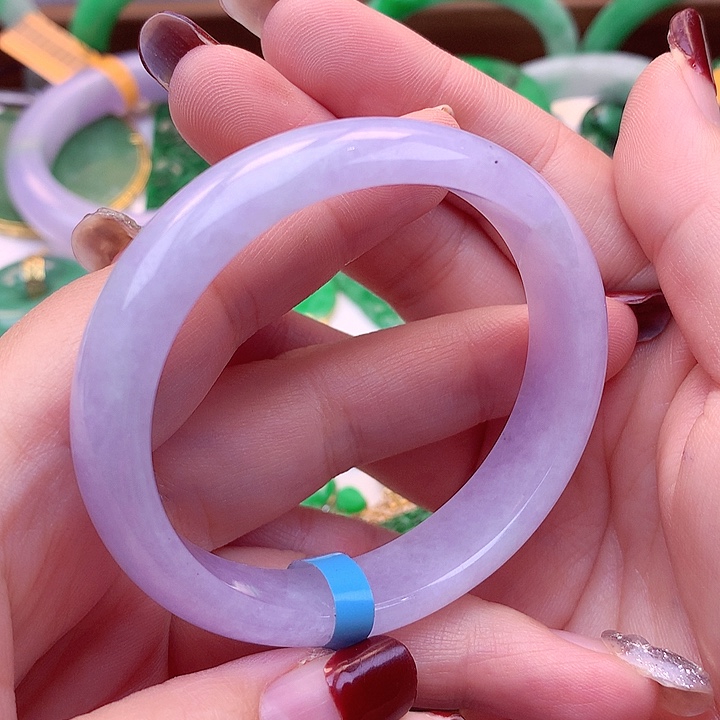 翡翠手镯未镶嵌翡翠