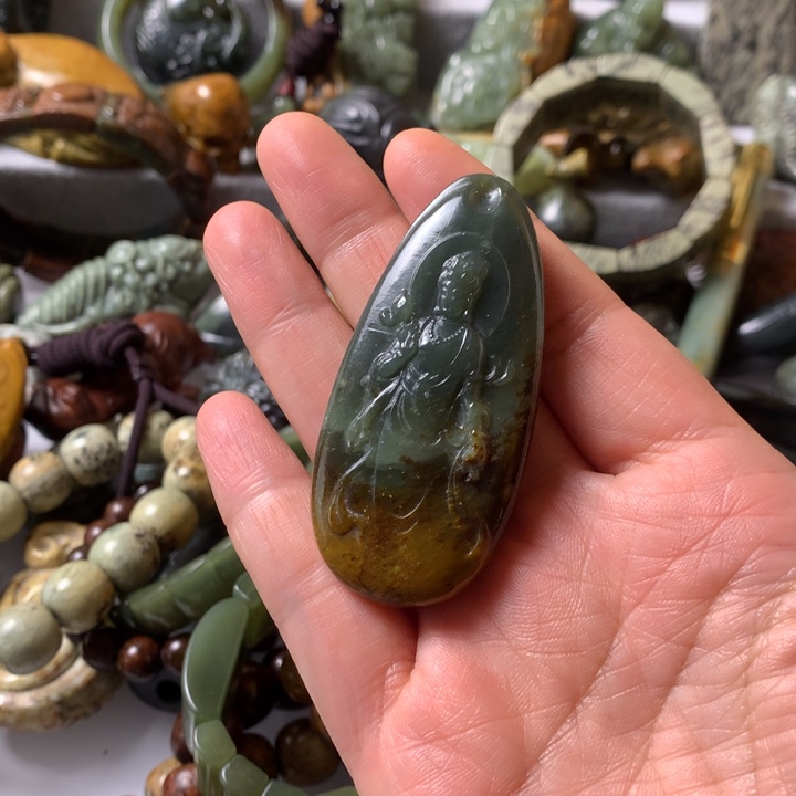 未镶嵌岫岩河磨玉（透闪石质玉）把件不**华