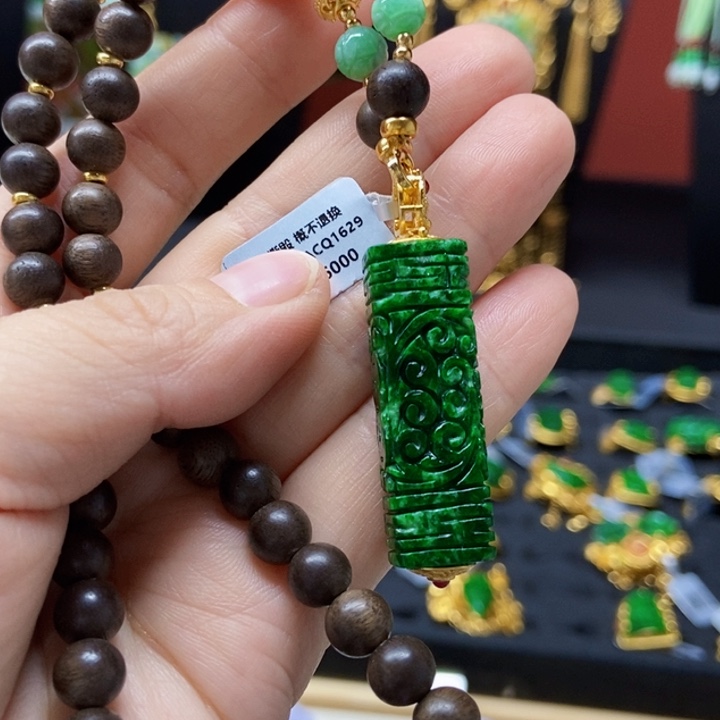 翡翠未镶嵌颈饰吊坠