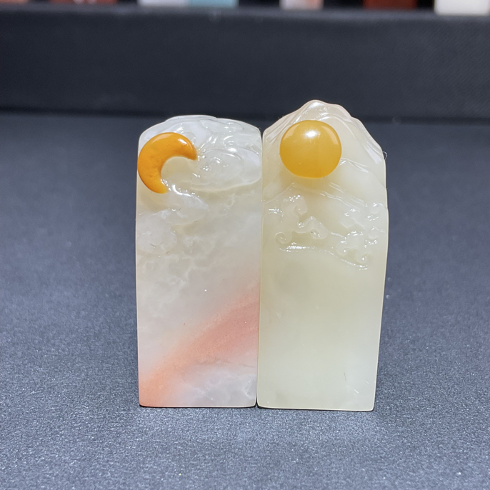 日月对章，老挝石巧色巧雕精致小对章1.35*1.35*3.4cm