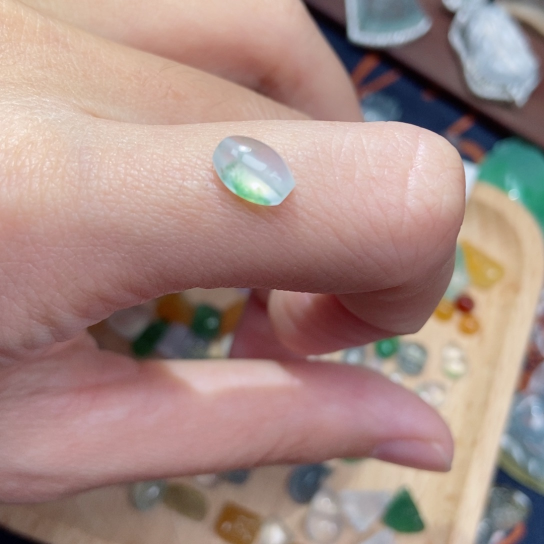 翡翠颈饰未镶嵌翡翠