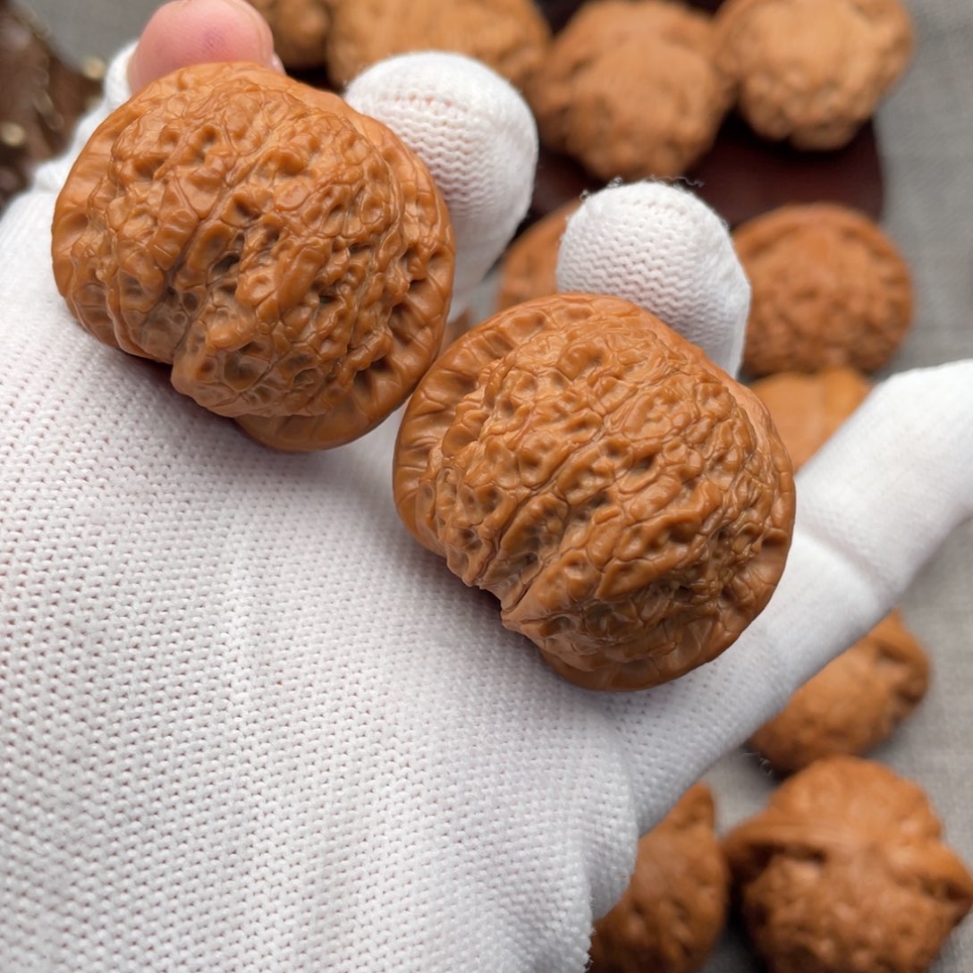 文玩核桃把件37毕业开背血麒麟