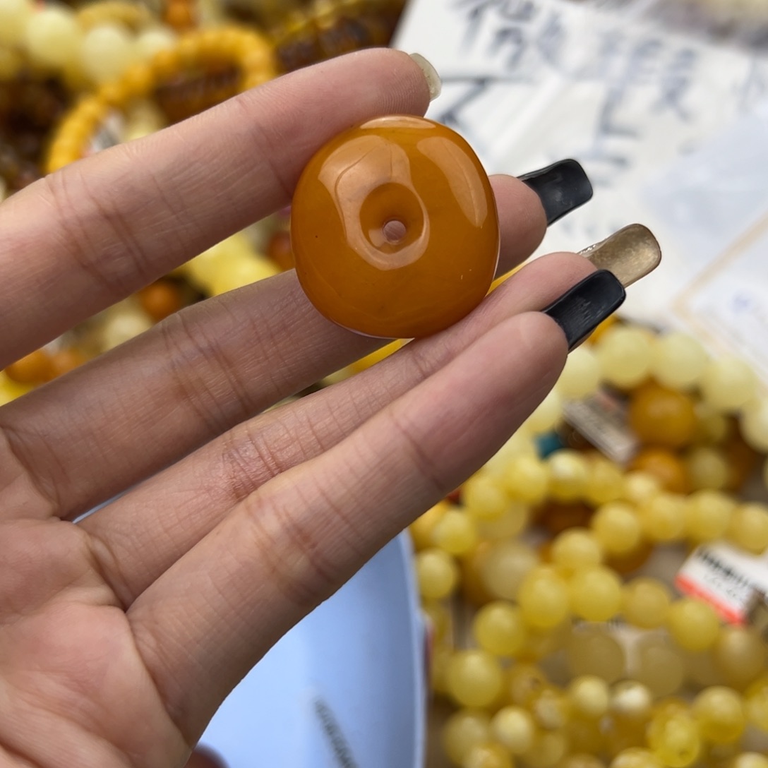 琥珀珠宝奇石未镶嵌