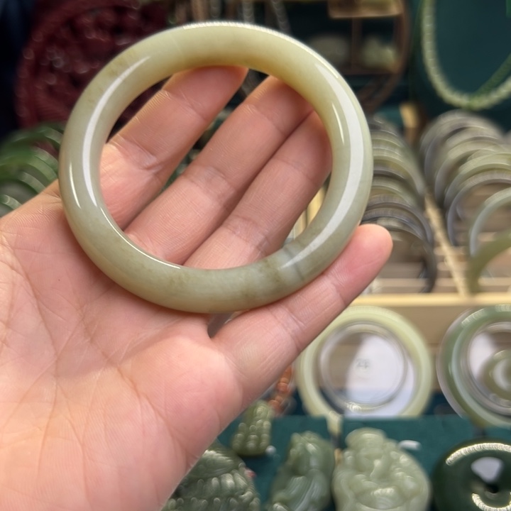 和田玉手镯未镶嵌57.8圈围1244