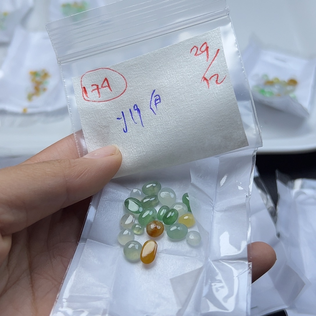 伊***娜定制翡翠未镶嵌翡翠