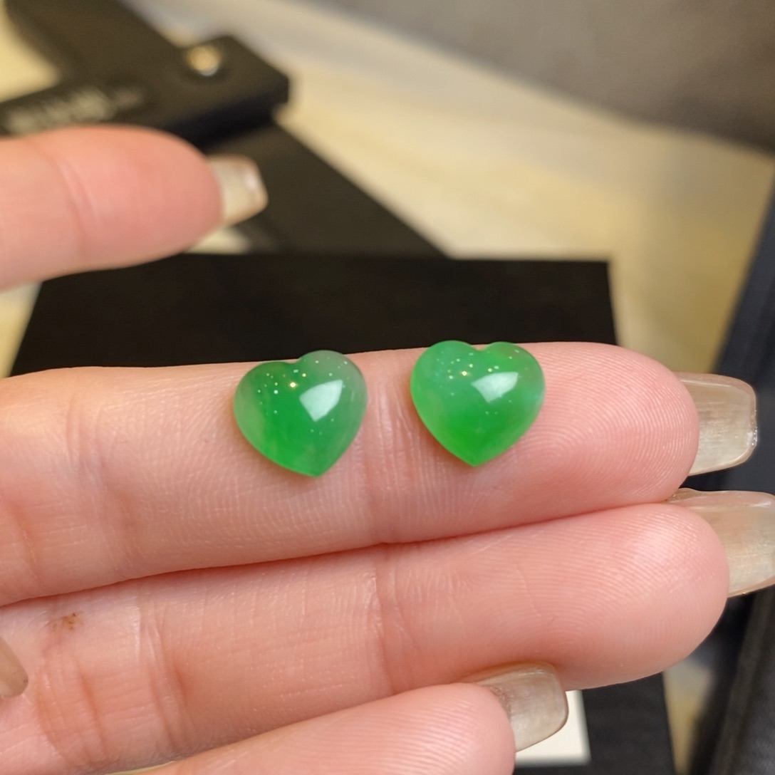 翡翠耳饰未镶嵌爱心