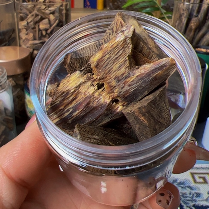 沉香碎屑沉香奇楠白棋老块料30克