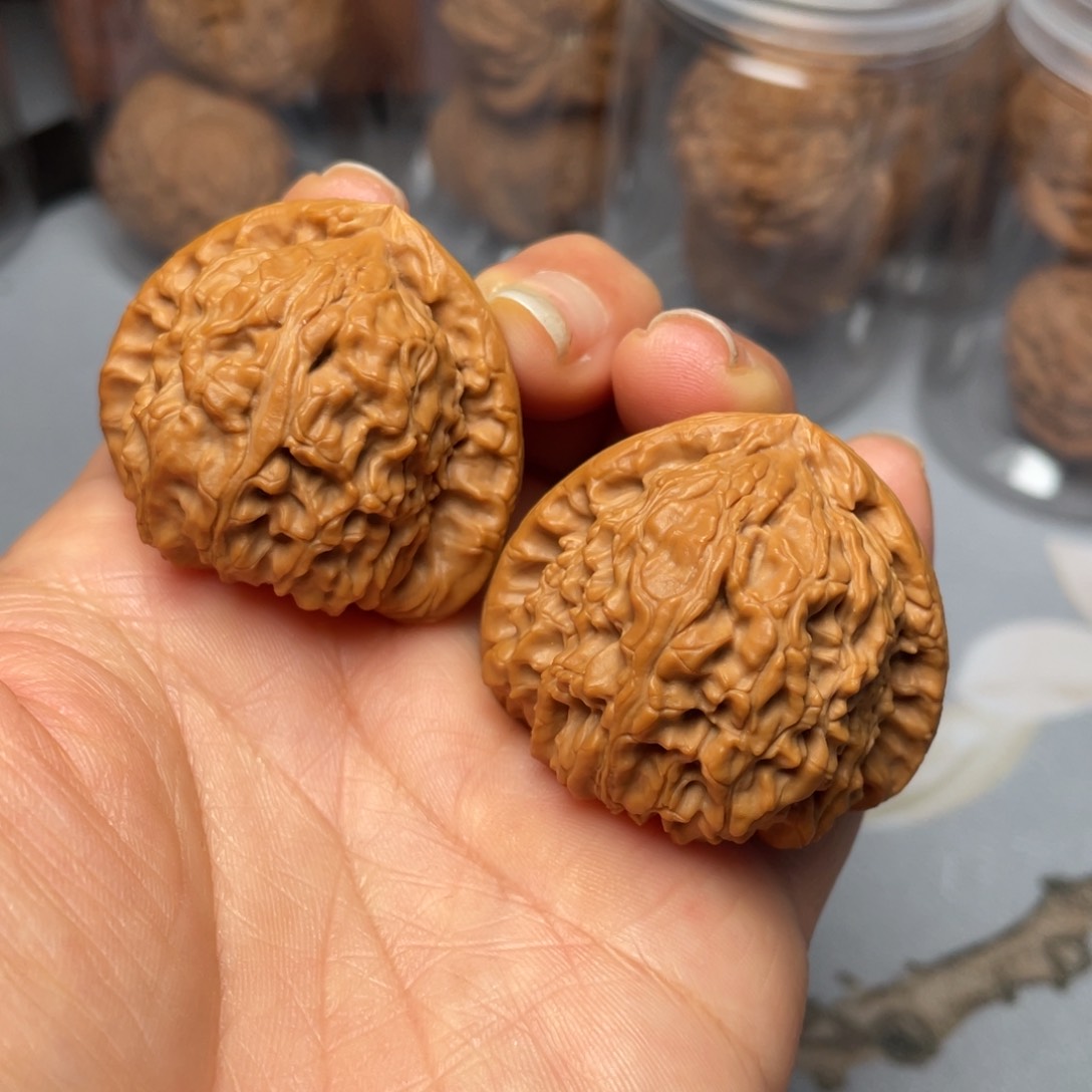 【闪购商品】文玩核桃吊坠三角白……