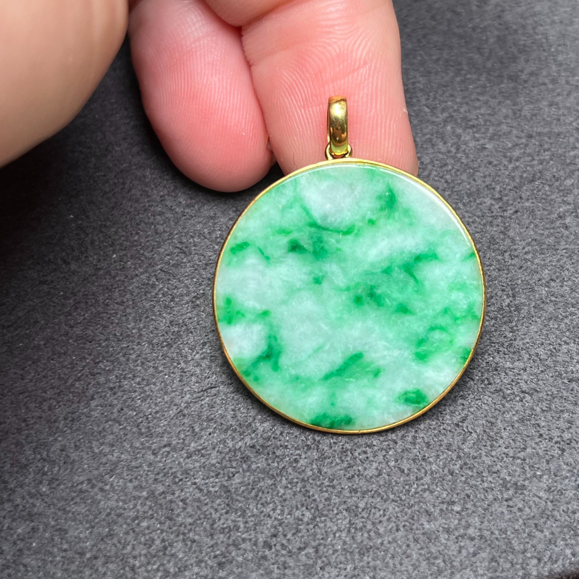 18k金镶缅甸翡翠精品飘花圆牌吊坠