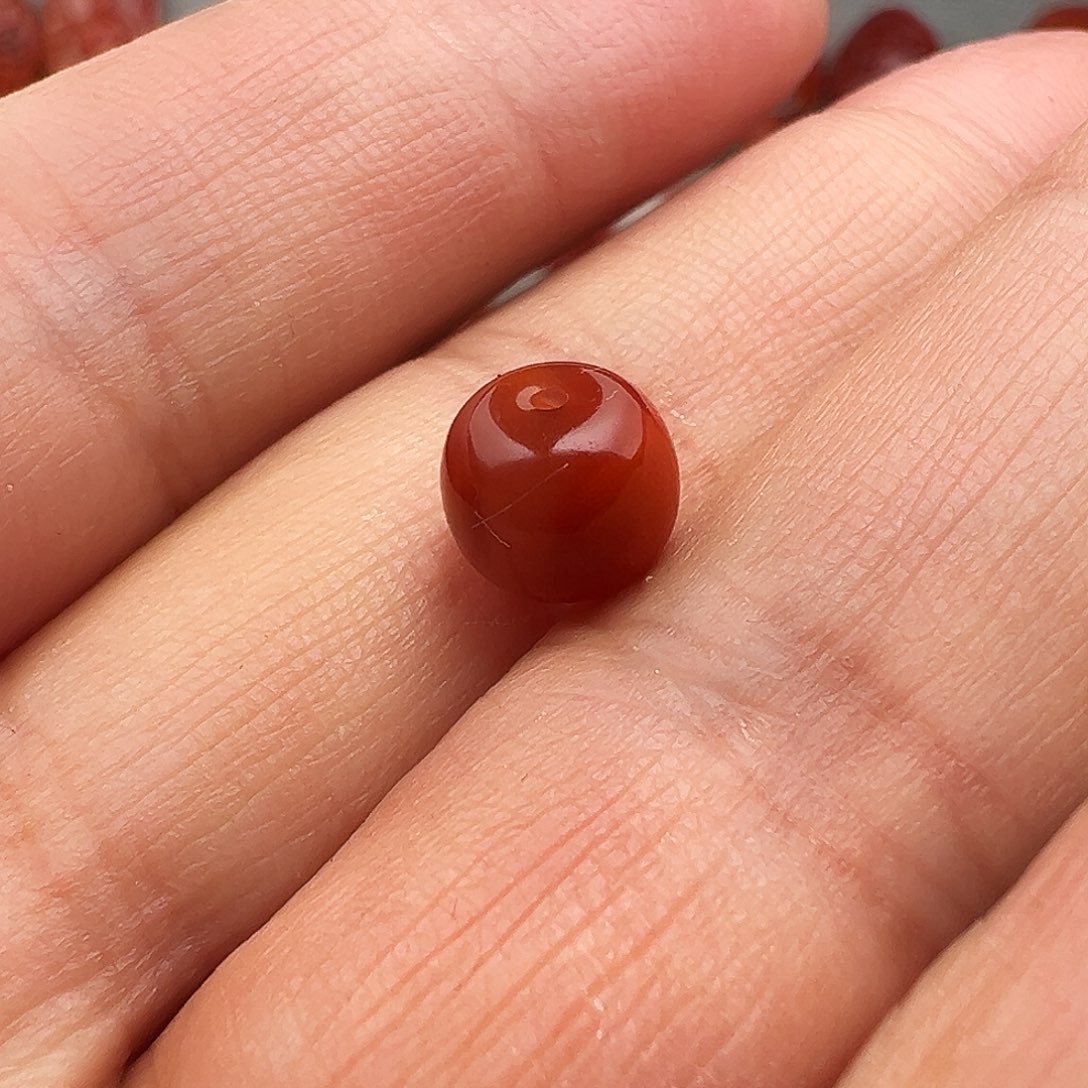 南红玛瑙珠子未镶嵌一****？