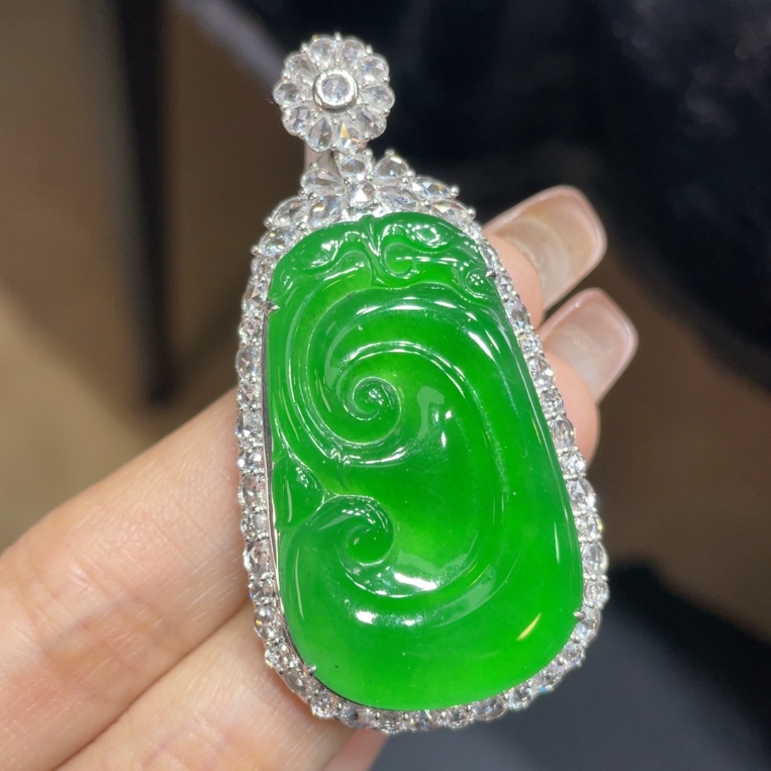 翡翠颈饰18K金镶嵌天然缅甸翡翠