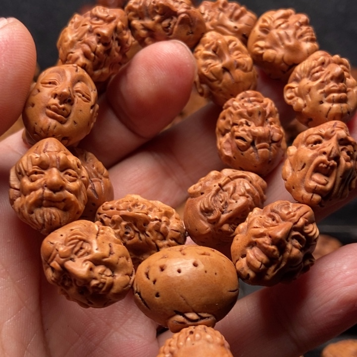 桃核福利罗汉手持