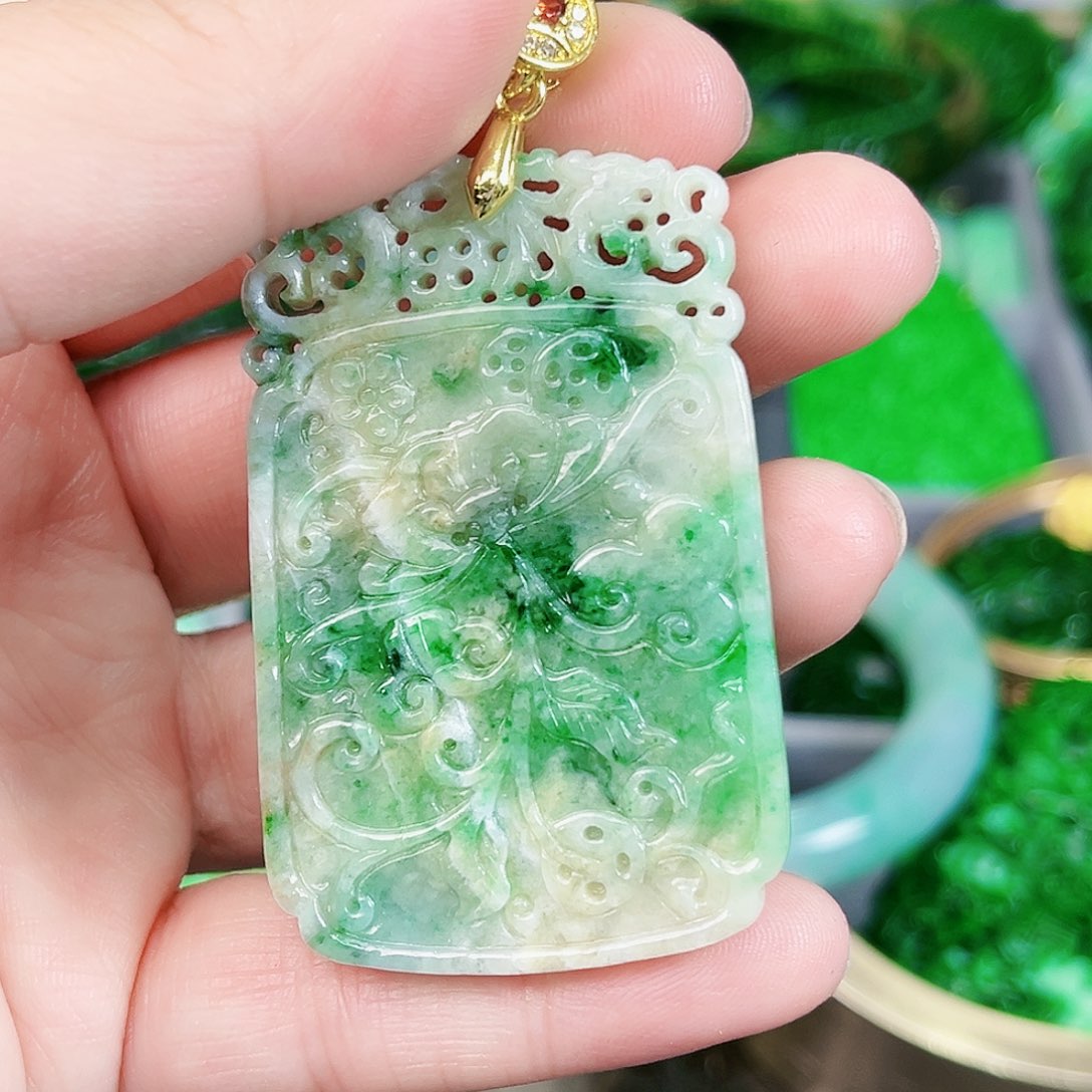 翡翠颈饰未镶嵌吊坠