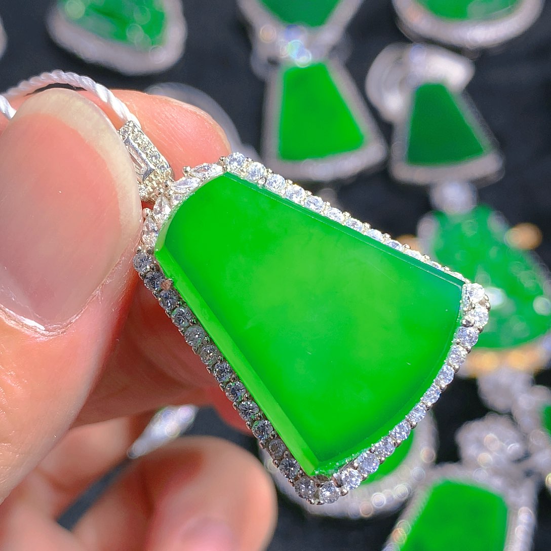 翡翠颈饰银S925镶嵌吊坠