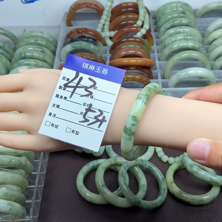 蛇纹石玉手镯未镶嵌