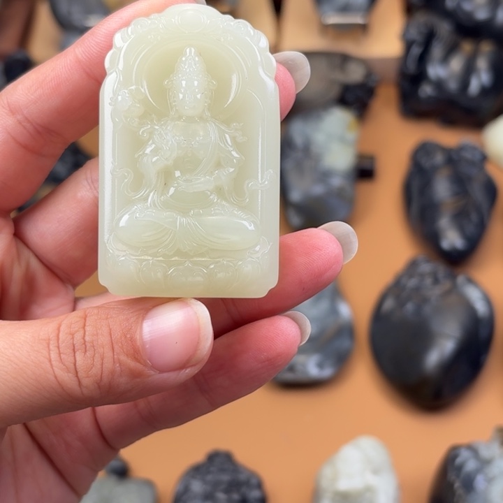 梦***南和田玉未镶嵌颈饰