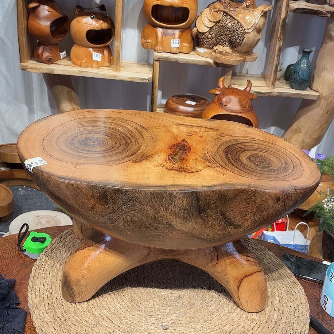 香樟木根雕凳子一物一拍编号266