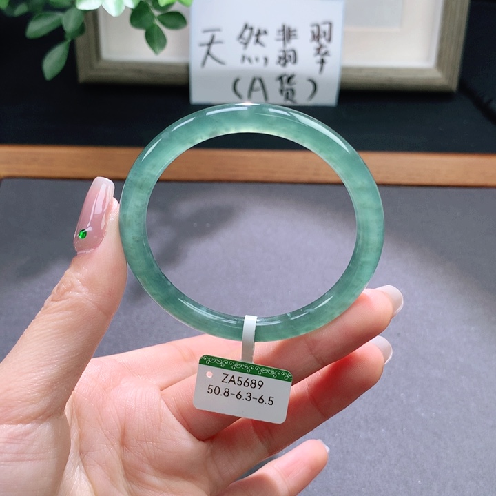 翡翠手镯未镶嵌天然翡翠手镯