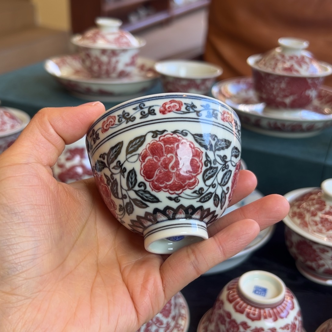 H正绎堂缠枝花卉鸡心杯