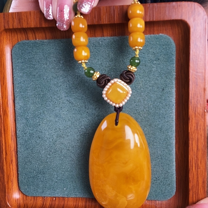 欣***蜜蜡未镶嵌颈饰吊坠