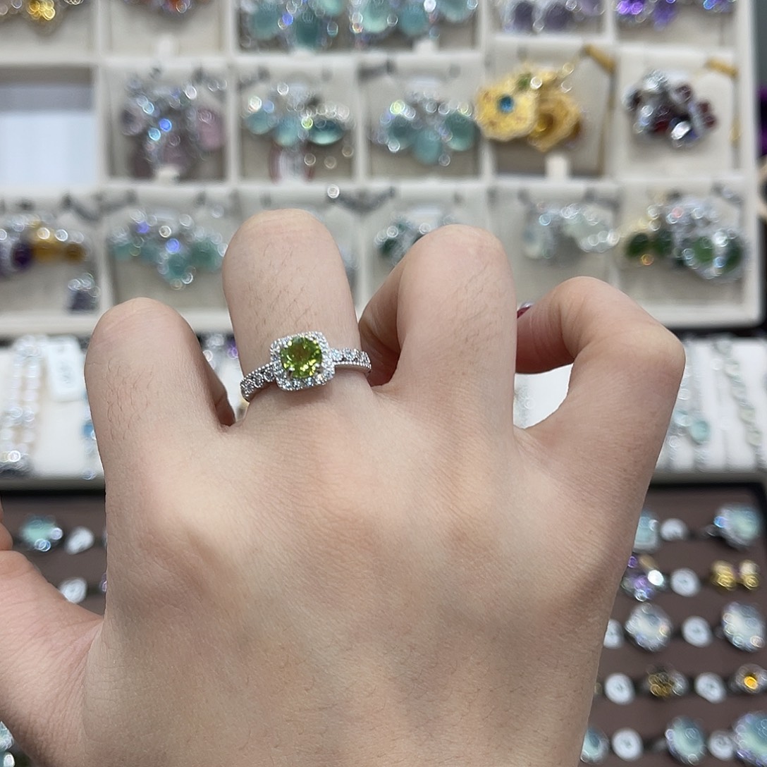 宇***文橄榄石戒指银S925镶嵌