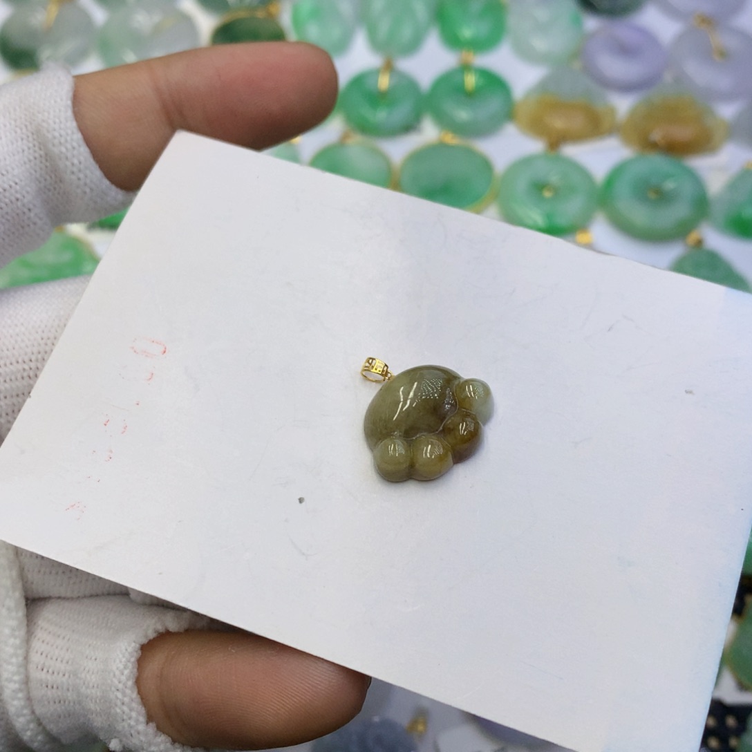 翡翠颈饰18K金镶嵌翡翠