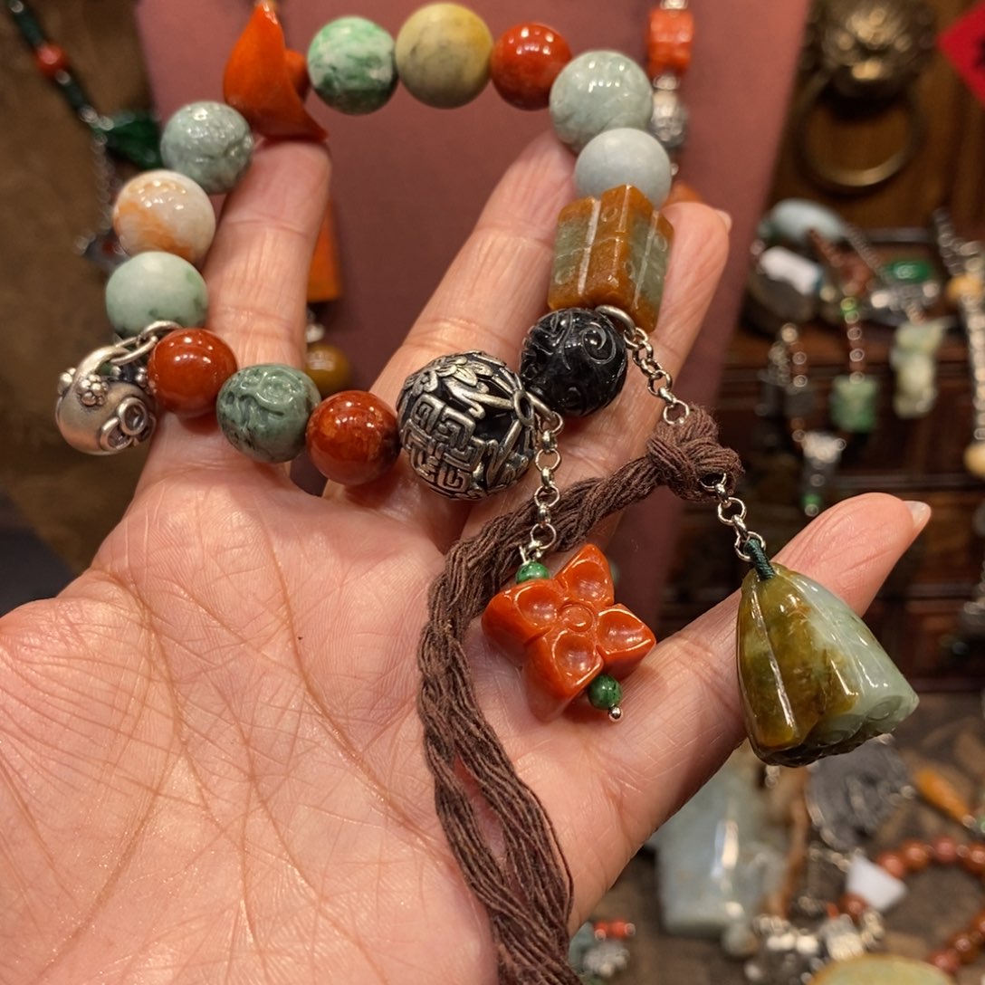 翡翠吊坠(赠链)未镶嵌