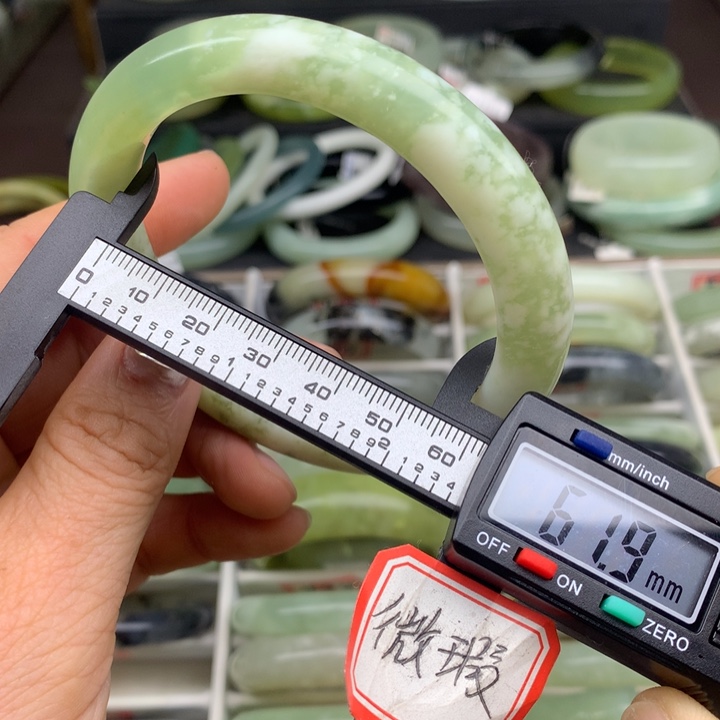 蛇纹石玉未镶嵌手镯手镯483