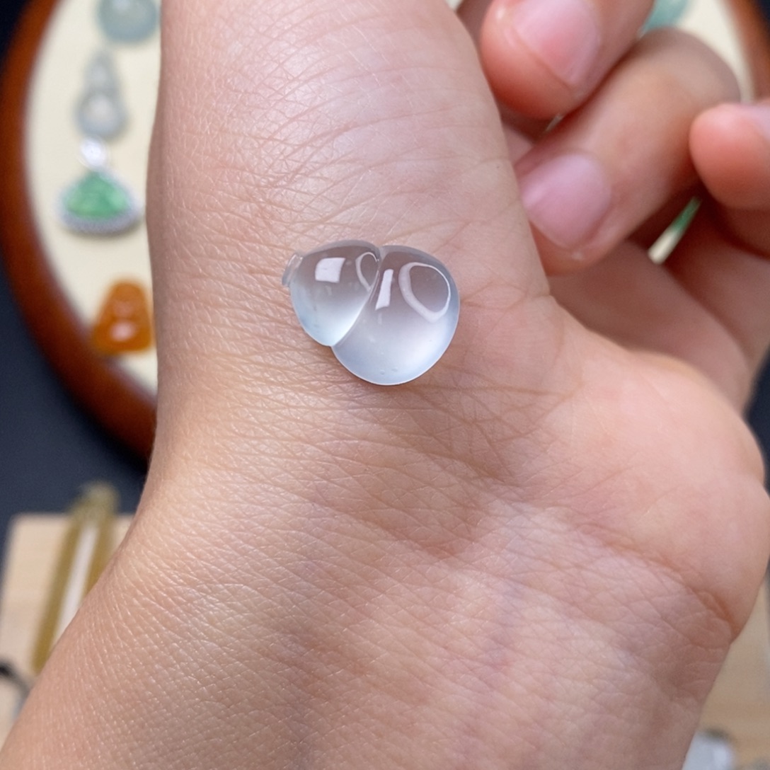 翡翠颈饰未镶嵌葫芦