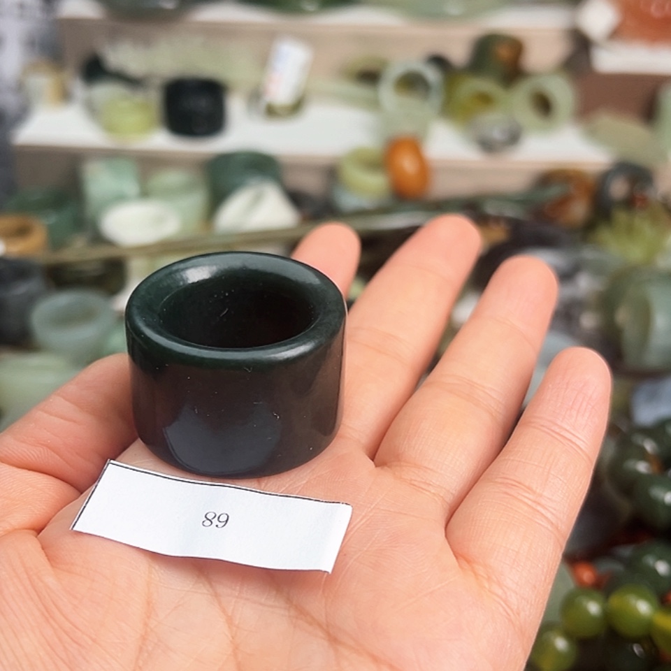 【闪购商品】未镶嵌蛇纹石玉戒指H****s