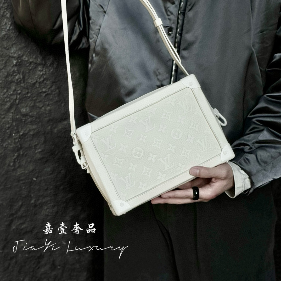 嘉壹/99新(6727)Lv SOFT TRUNK白色老花压纹经典盒子包单肩斜挎包