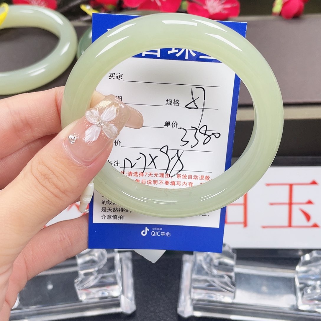 和田玉手镯未镶嵌