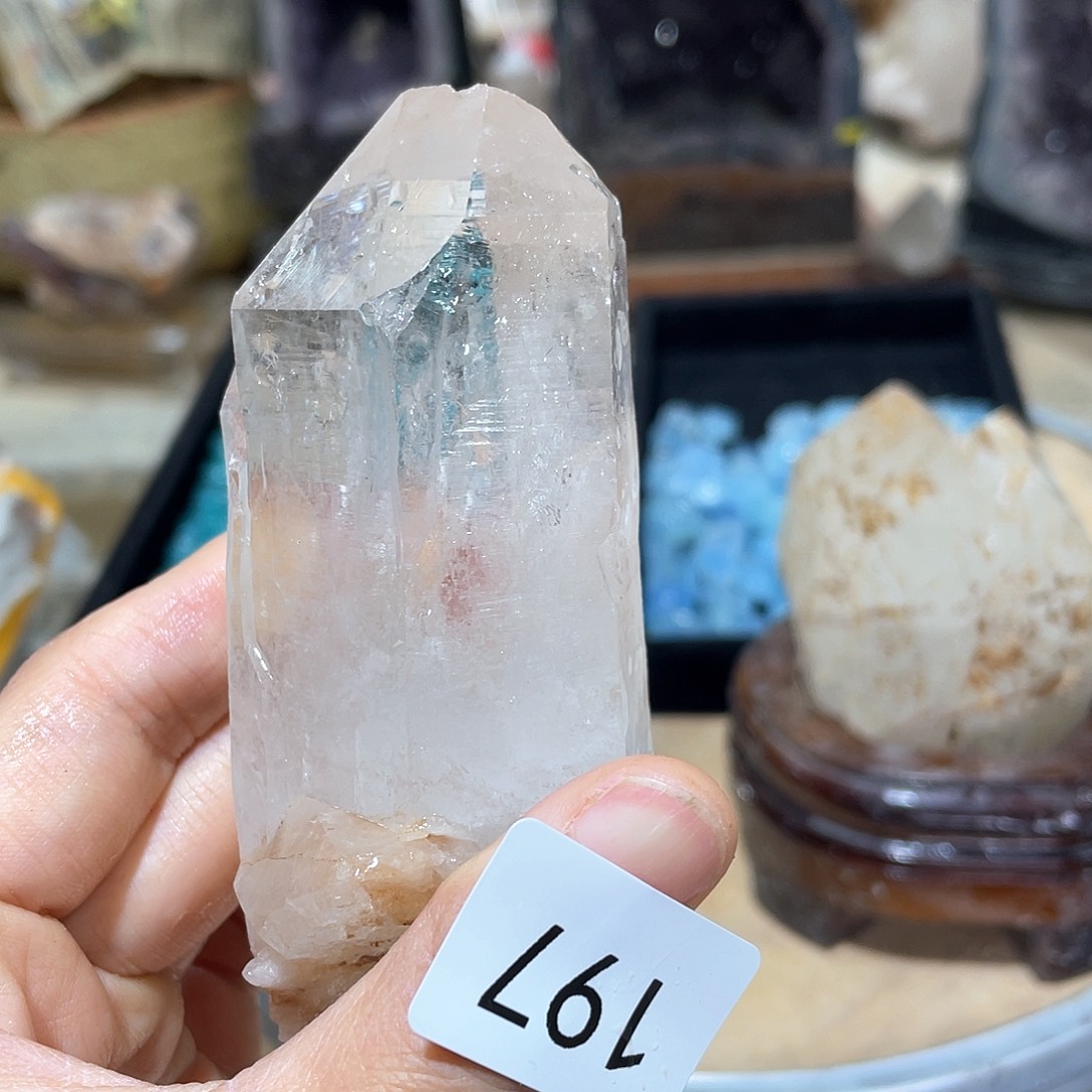 水晶摆件……未镶嵌